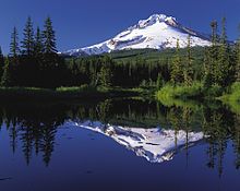 mount_hood_reflected_in_mirror_lake_oregon